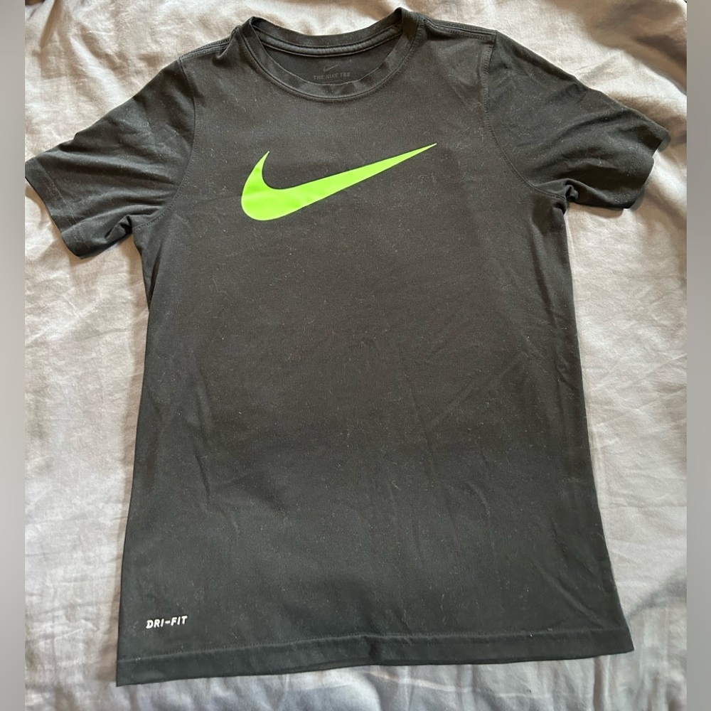 Nike Dri fit Tshirt. Y Medium. Black T with neon green logo. Soft cotton.